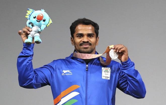 Gururaja shows his silver medal and mascot Borbi after winning the Men's 56kg Weightlifting final during Commonwealth Games in Gold Coast on Thursday. | Photo Credit: AP