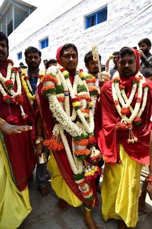 Everyone was expecting N. Manu (centre) to carry the Karaga, a floral pyramid, this year. | Photo Credit: K_MURALI_KUMAR