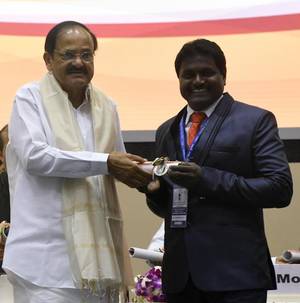 Vice President M. Venkaiah Naidu presenting the national ward to Rameshappa G., in New Delhi on Wednesday. | Photo Credit: Sandeep Saxena