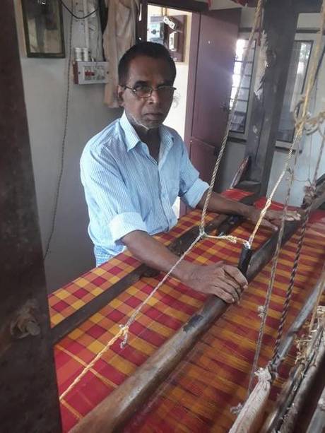 George Amanna weaving a Kase sari in Udupi. | Photo Credit: Special Arrangement